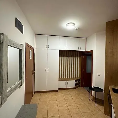 флора 213б 公寓式酒店 3*