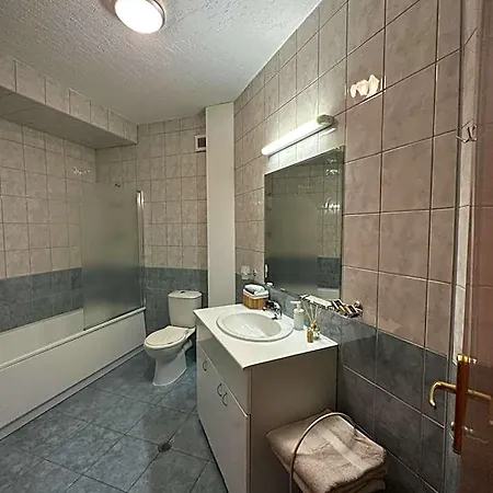 флора 213б 公寓式酒店 3*